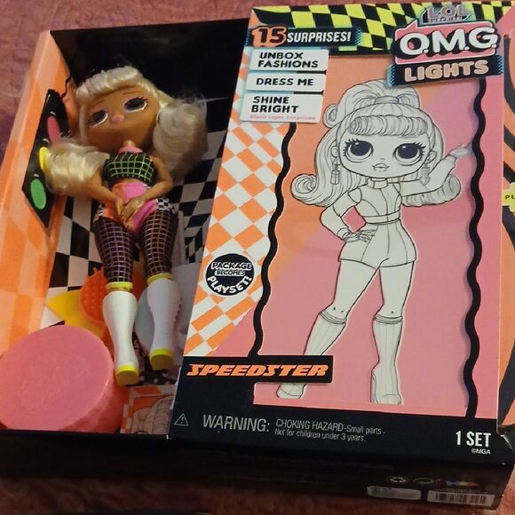 L.O.L. Surprise! O.M.G. Lights Doll with Pink and Black Outfit - Picture 3 of 6